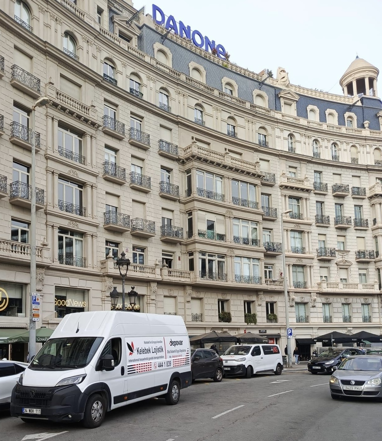 Karaköy VIP nakliyat kamyonu Kelebek Lojistik ambalajlama